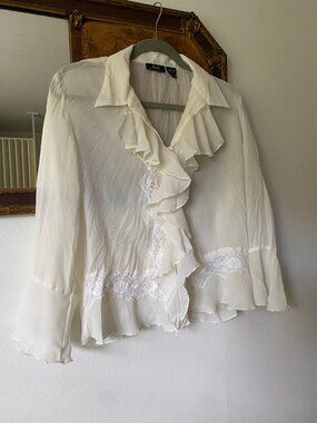 Vintage y2k White Lace Ruffle Bell Sleeve Sheer Boho Blouse Medium